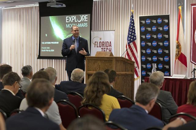 NASA image: NASA Adiminstrator Jim Bridenstine visits FIT