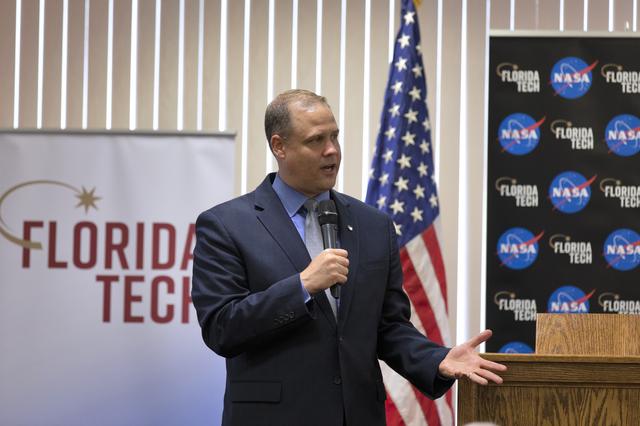 NASA image: NASA Adiminstrator Jim Bridenstine visits FIT