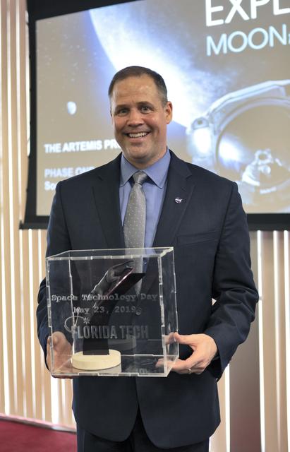 NASA image: NASA Adiminstrator Jim Bridenstine visits FIT