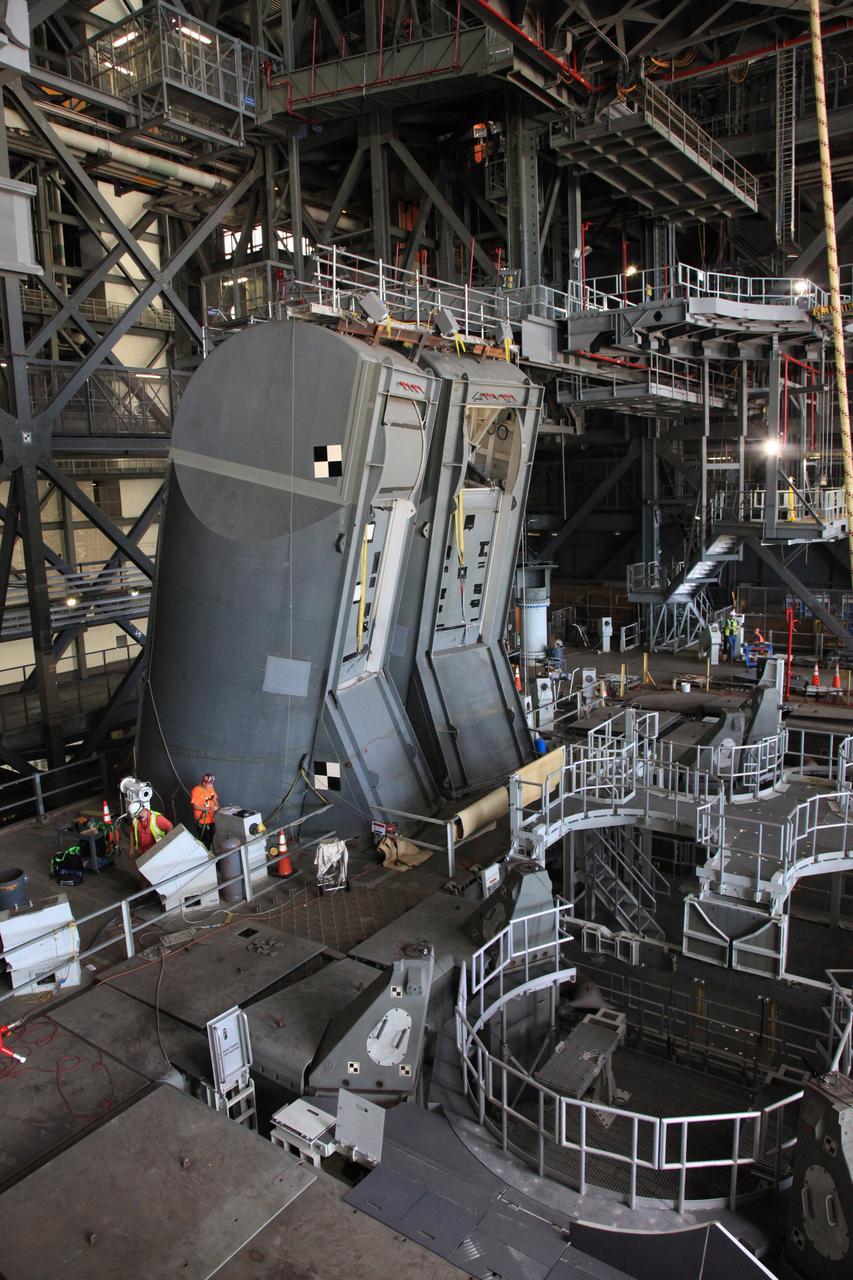 Preparations are underway to conduct a drop test of the Tail Service Mast Umbilicals (TSMU) for NASA’s Space Launch System (SLS) rocket on the mobile launcher in High Bay 3 of the Vehicle Assembly Building at NASA’s Kennedy Space Center in Florida on June 19, 2019. The 35-foot-tall TSMUs will connect to the SLS core stage aft section and provide liquid oxygen and liquid hydrogen fluid lines and electrical cable connections to the core stage engine section to support propellant handling during prelaunch operations. The drop test is being performed to ensure that the umbilicals will disconnect before launch of the SLS carrying Orion on its first uncrewed mission, Artemis 1, from Launch Complex 39B. Exploration Ground Systems and Engineering are completing the tests.