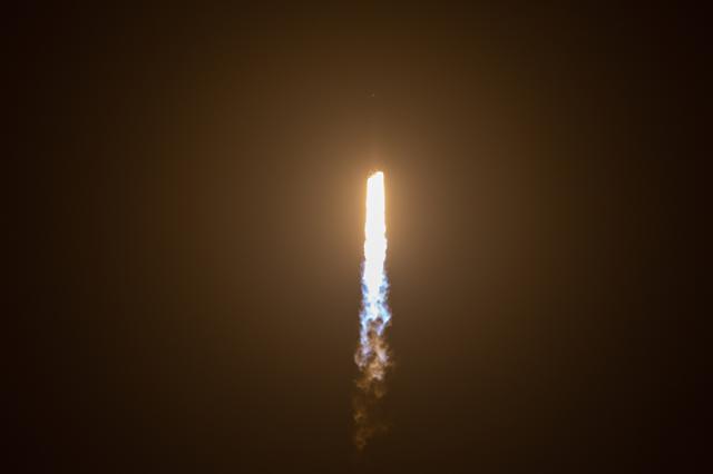 NASA image: SpaceX Falcon Heavy STP-2 Liftoff
