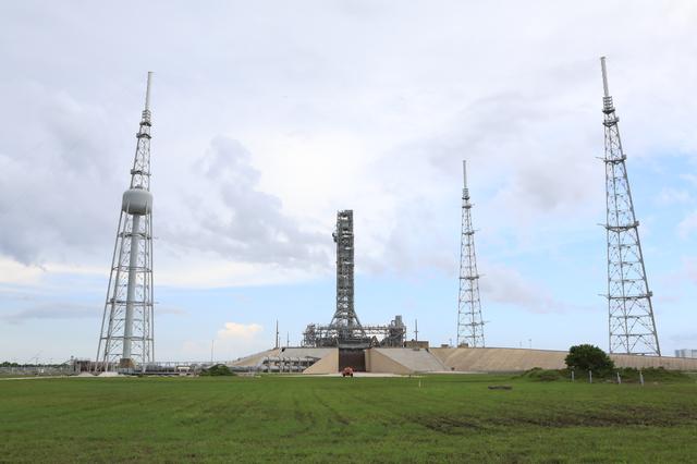 NASA image: Mobile Launcher Move to Pad
