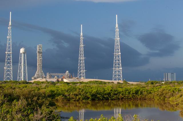 NASA image: Mobile Launcher Move to Pad