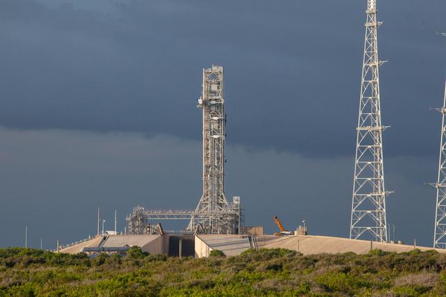 NASA image: Mobile Launcher Move to Pad