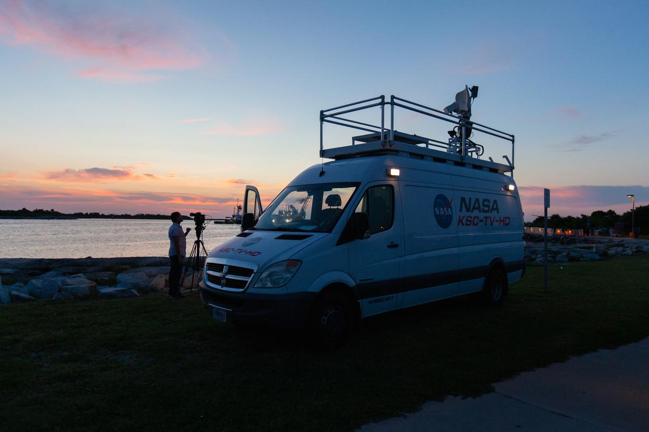 Crowds of spectators watch from Jetty Park in Cape Canaveral, Florida, on July 2, 2019, as a Northrop Grumman provided booster launches from Launch Pad 46 carrying, a fully functional Launch Abort System with a test version of Orion attached for NASA’s Ascent Abort-2 (AA-2). Launch time was 7 a.m. EDT. During AA-2, the booster will send the LAS and Orion to an altitude of 31,000 feet, traveling at Mach 1.15 (more than 1,000 mph). The LAS’ three motors will work together to pull the crew module away from the booster and prepare it for splashdown in the Atlantic Ocean. The flight test will prove that the abort system can pull crew to safety in the unlikely event of an emergency during ascent.