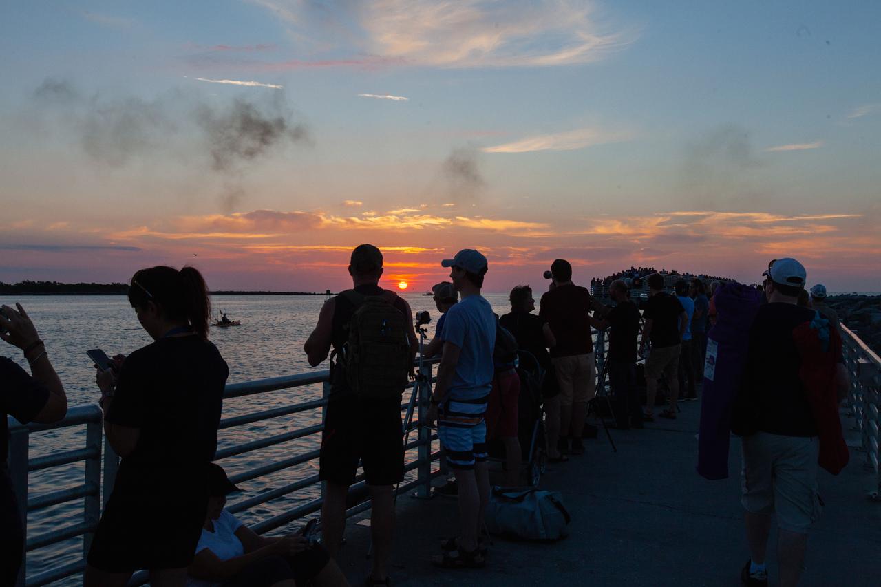 Crowds of spectators watch from Jetty Park in Cape Canaveral, Florida, on July 2, 2019, as a Northrop Grumman provided booster launches from Launch Pad 46 carrying, a fully functional Launch Abort System with a test version of Orion attached for NASA’s Ascent Abort-2 (AA-2). Launch time was 7 a.m. EDT. During AA-2, the booster will send the LAS and Orion to an altitude of 31,000 feet, traveling at Mach 1.15 (more than 1,000 mph). The LAS’ three motors will work together to pull the crew module away from the booster and prepare it for splashdown in the Atlantic Ocean. The flight test will prove that the abort system can pull crew to safety in the unlikely event of an emergency during ascent.