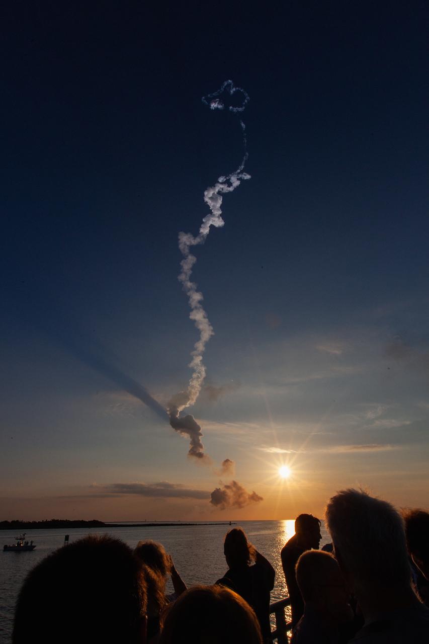 Crowds of spectators watch from Jetty Park in Cape Canaveral, Florida, on July 2, 2019, as a Northrop Grumman provided booster launches from Launch Pad 46 carrying, a fully functional Launch Abort System with a test version of Orion attached for NASA’s Ascent Abort-2 (AA-2). Launch time was 7 a.m. EDT. During AA-2, the booster will send the LAS and Orion to an altitude of 31,000 feet, traveling at Mach 1.15 (more than 1,000 mph). The LAS’ three motors will work together to pull the crew module away from the booster and prepare it for splashdown in the Atlantic Ocean. The flight test will prove that the abort system can pull crew to safety in the unlikely event of an emergency during ascent.