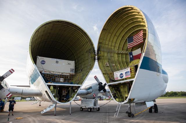 NASA image: Artemis-2 Heat Shield Arrival