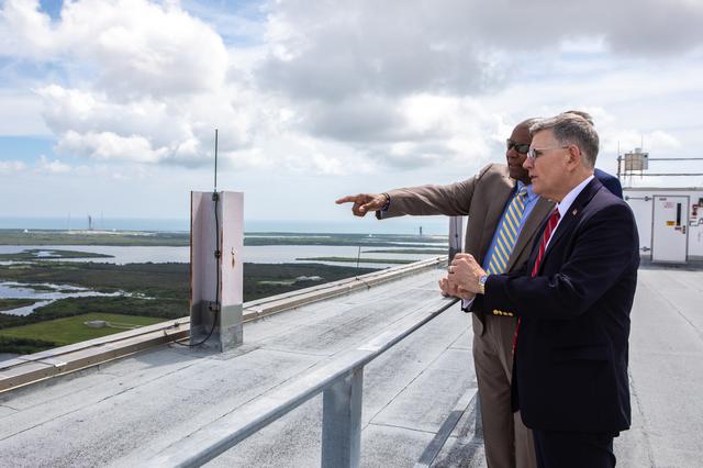 NASA image: Director of the White House Office of Science and Technology Tou