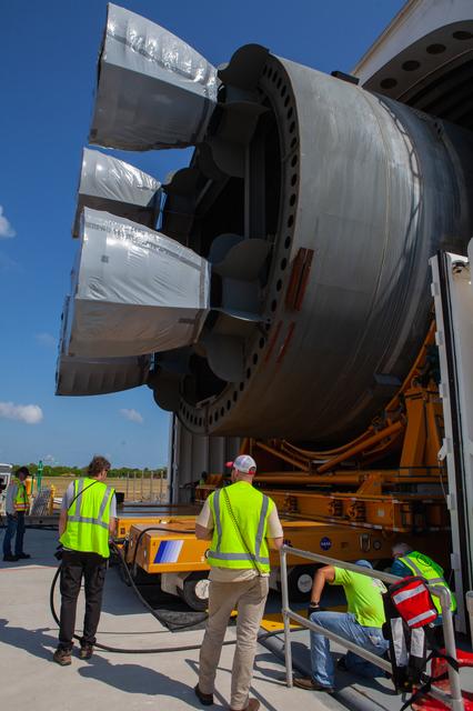 NASA image: SLS Core Stage Pathfinder Offload