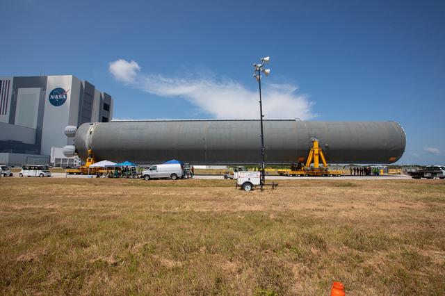 NASA image: SLS Core Stage Pathfinder Offload