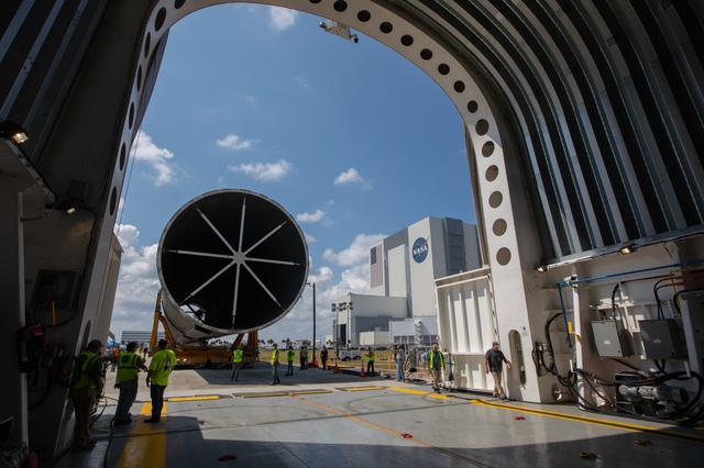NASA image: SLS Core Stage Pathfinder Offload