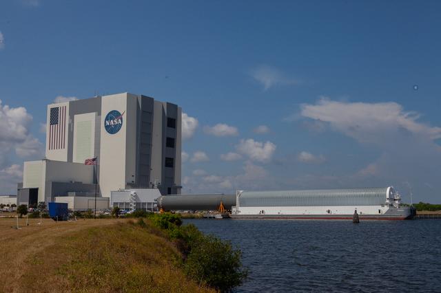 NASA image: SLS Core Stage Pathfinder Offload