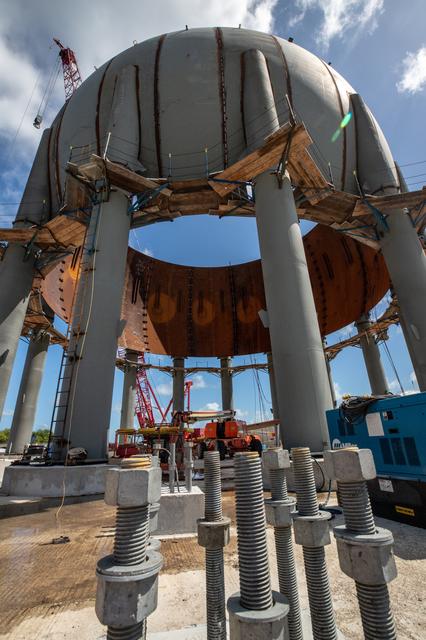 NASA image: LH2 Tank Construction
