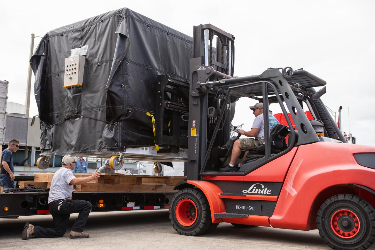 The Hyperspectral Imager Suite (HISUI), a Japan Aerospace Exploration Agency (JAXA) payload, is lifted off of its transporter in its shipping container at the Space Station Processing Facility at NASA’s Kennedy Space Center in Florida on Oct. 25, 2019. The payload will be packed inside the external trunk of the SpaceX Dragon cargo module at Launch Complex 39A. HISUI will be delivered to the International Space Station on SpaceX’s 19th Commercial Resupply Services mission for NASA in December 2019. HISUI is a spaceborne hyperspectral Earth Imaging System with a reflective telescope and two grating spectrometers.