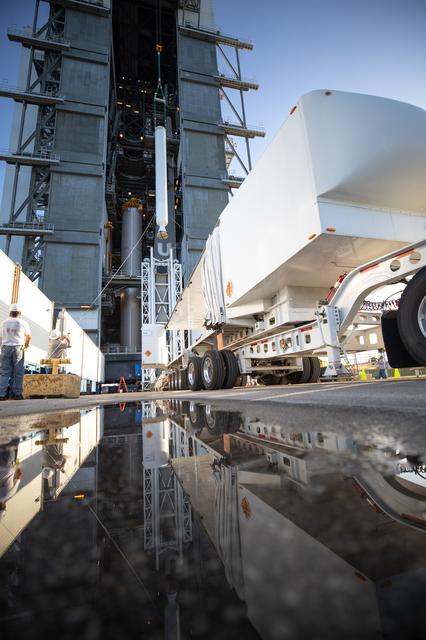 NASA image: OFT SRB #2 Mate at VIF