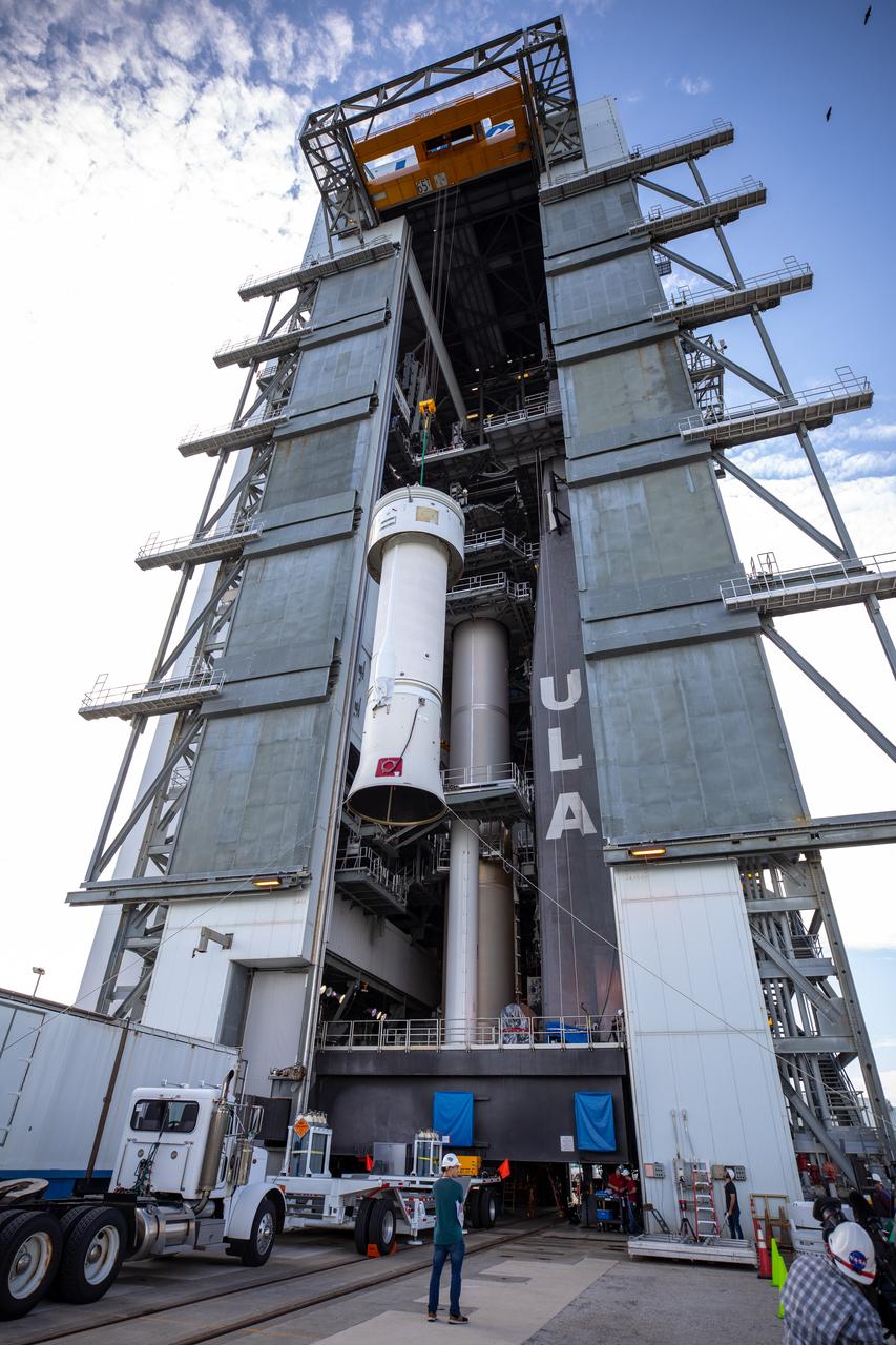 A Centaur upper stage is lifted at the Space Launch Complex 41 Vertical Integration Facility at Florida’s Cape Canaveral Air Force Station on Nov. 8, 2019, for mating to the United Launch Alliance Atlas V first stage in preparation for Boeing’s Orbital Flight Test (OFT). The uncrewed OFT mission will rendezvous and dock Boeing’s CST-100 Starliner spacecraft with the International Space Station as part of NASA’s Commercial Crew Program. Starliner will launch atop the Atlas V rocket from Space Launch Complex 41.