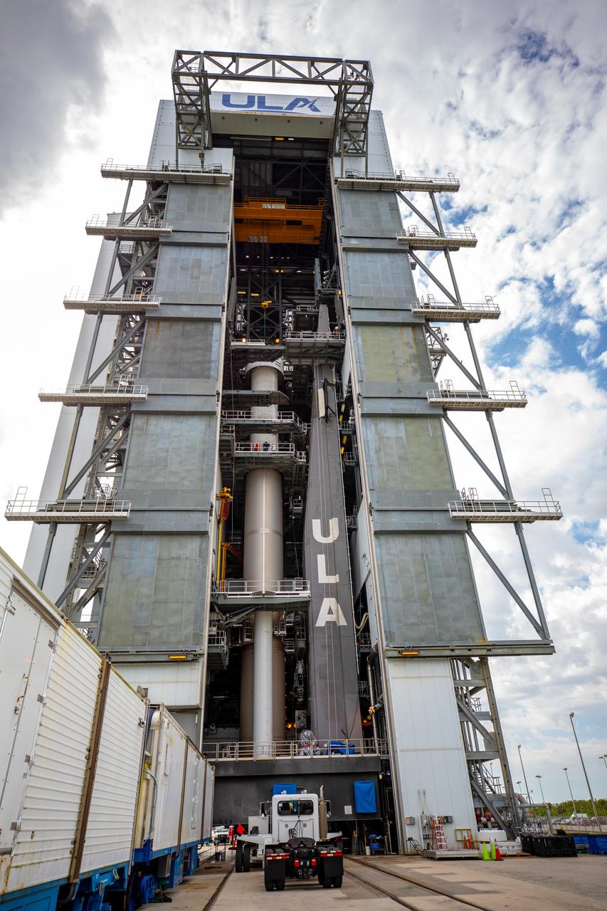 A Centaur upper stage is mated to the United Launch Alliance Atlas V first stage inside the Space Launch Complex 41 Vertical Integration Facility at Florida’s Cape Canaveral Air Force Station on Nov. 8, 2019, in preparation for Boeing’s Orbital Flight Test (OFT). The uncrewed OFT mission will rendezvous and dock Boeing’s CST-100 Starliner spacecraft with the International Space Station as part of NASA’s Commercial Crew Program. Starliner will launch atop the Atlas V rocket from Space Launch Complex 41.