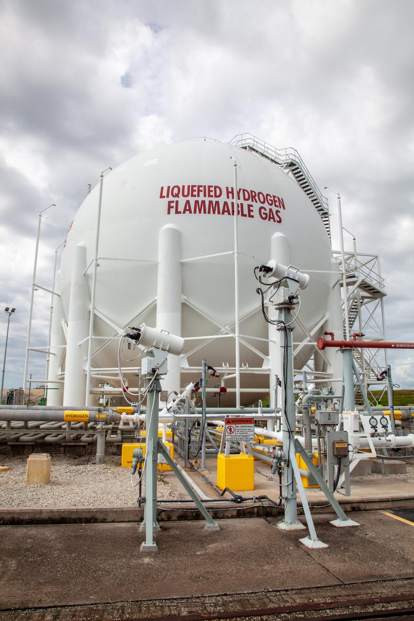A liquid hydrogen storage tank is photographed at Launch Pad 39B on Nov. 8, 2019, at NASA’s Kennedy Space Center in Florida. The agency’s Exploration Ground Systems oversaw testing of the pad’s cryogenic systems – the infrastructure that will support the flow of liquid hydrogen and liquid oxygen from the storage tanks to the Space Launch System (SLS) rocket – in preparation for the launch of SLS with the Orion spacecraft atop for the uncrewed Artemis I mission. Each of the liquid hydrogen and liquid oxygen tanks can hold more than 800,000 gallons of propellant. The liquid hydrogen, lighter than liquid oxygen, will make its way from the tank to the rocket using gaseous hydrogen to pressurize the sphere at the time of launch, while the liquid oxygen will be sent to the rocket via pumps. 