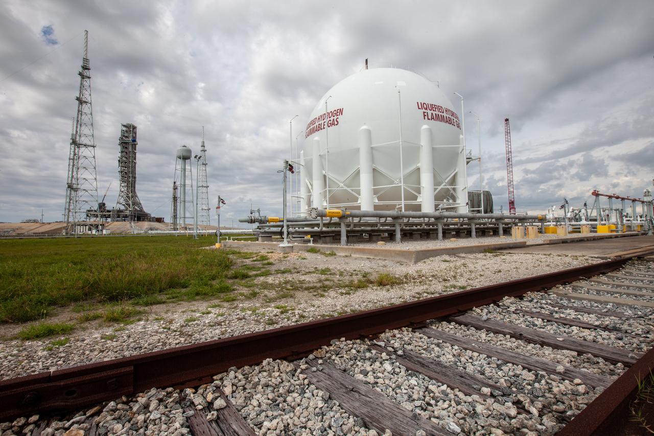 A liquid hydrogen storage tank, with a view of the mobile launcher on the pad surface in the background, is photographed at Launch Pad 39B on Nov. 8, 2019, at NASA’s Kennedy Space Center in Florida. The agency’s Exploration Ground Systems oversaw testing of the pad’s cryogenic systems – the infrastructure that will support the flow of liquid hydrogen and liquid oxygen from the storage tanks to the Space Launch System (SLS) rocket – in preparation for the launch of SLS with the Orion spacecraft atop for the uncrewed Artemis I mission. Each of the liquid hydrogen and liquid oxygen tanks can hold more than 800,000 gallons of propellant. The liquid hydrogen, lighter than liquid oxygen, will make its way from the tank to the rocket using gaseous hydrogen to pressurize the sphere at the time of launch, while the liquid oxygen will be sent to the rocket via pumps. 