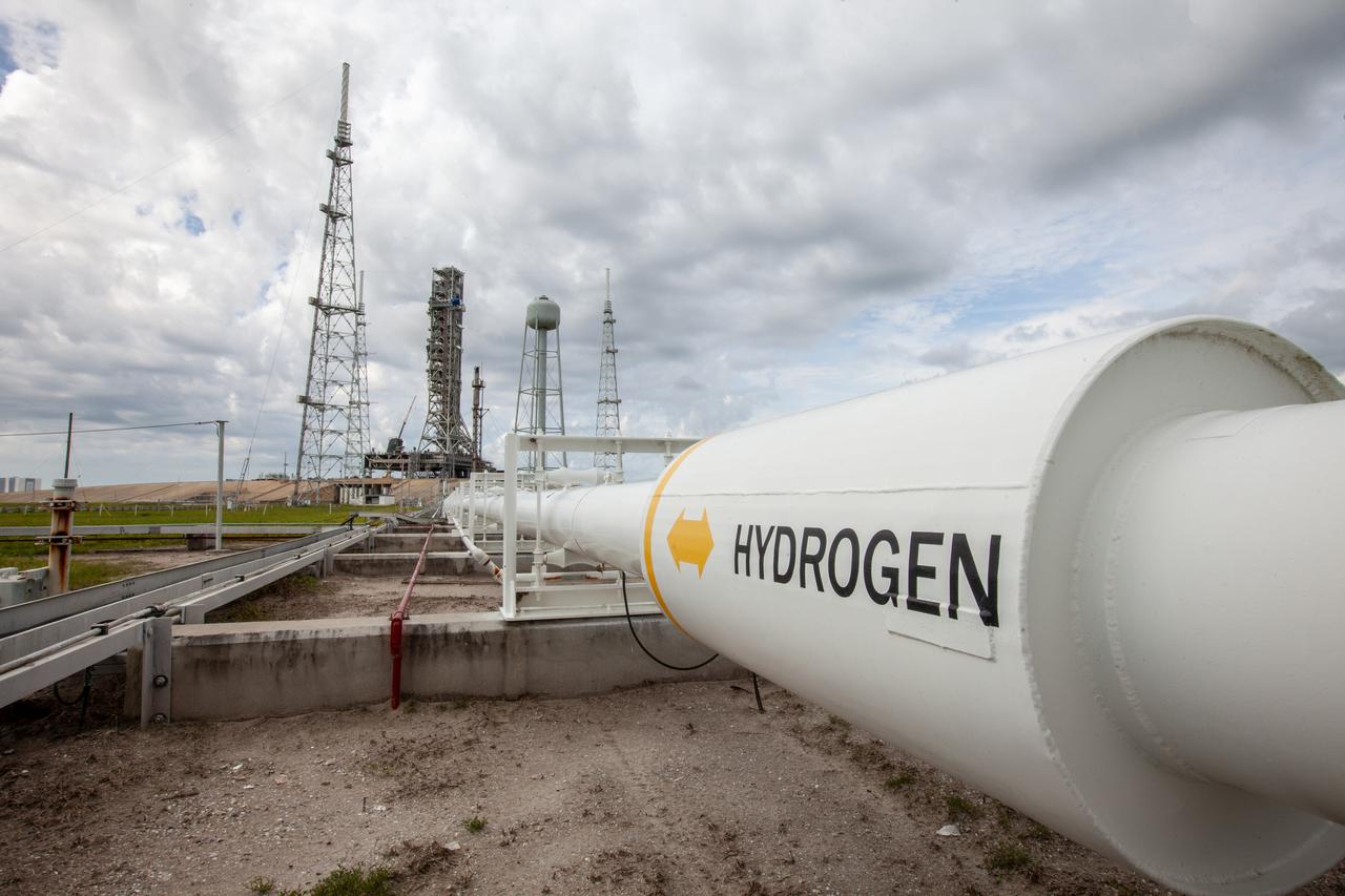 The cross country line that liquid hydrogen will flow through from the storage tank to the mobile launcher for the launch of NASA’s uncrewed Artemis I mission is photographed at Launch pad 39B on Nov. 8, 2019, at the agency’s Kennedy Space Center in Florida. NASA’s Exploration Ground Systems oversaw testing of the pad’s cryogenic systems – the infrastructure that will send the liquid hydrogen and liquid oxygen from the storage tanks to the Space Launch System (SLS) rocket – in preparation for the launch of SLS with the Orion spacecraft atop. Each of the liquid hydrogen and liquid oxygen tanks can hold more than 800,000 gallons of propellant. The liquid hydrogen, lighter than liquid oxygen, will make its way from the tank to the rocket using gaseous hydrogen to pressurize the sphere at the time of launch, while the liquid oxygen will be sent to the rocket via pumps.