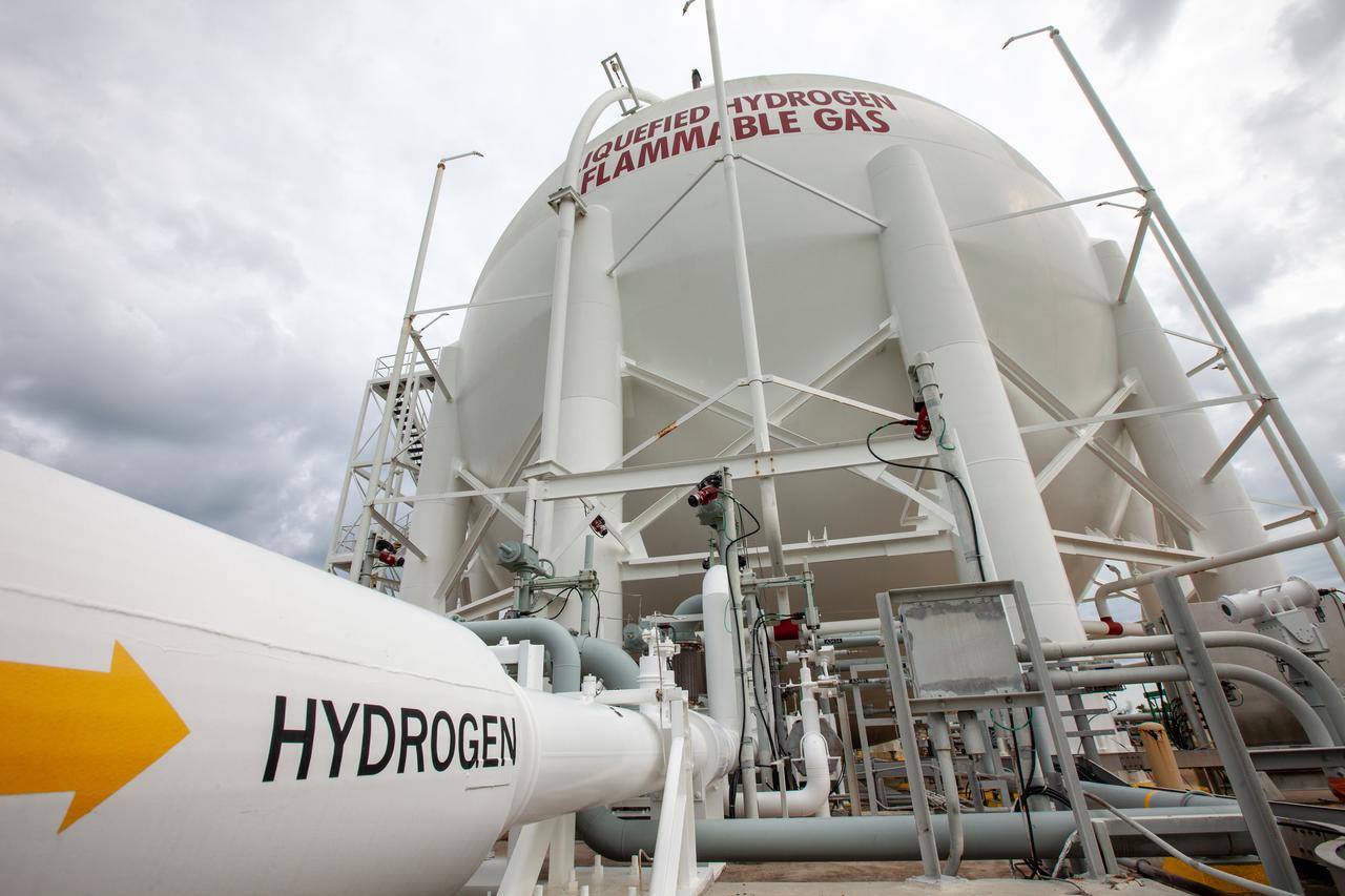 A liquid hydrogen storage tank is photographed at Launch Pad 39B on Nov. 8, 2019, at NASA’s Kennedy Space Center in Florida. The agency’s Exploration Ground Systems oversaw testing of the pad’s cryogenic systems – the infrastructure that will support the flow of liquid hydrogen and liquid oxygen from the storage tanks to the Space Launch System (SLS) rocket – in preparation for the launch of SLS with the Orion spacecraft atop for the uncrewed Artemis I mission. Each of the liquid hydrogen and liquid oxygen tanks can hold more than 800,000 gallons of propellant. The liquid hydrogen, lighter than liquid oxygen, will make its way from the tank to the rocket using gaseous hydrogen to pressurize the sphere at the time of launch, while the liquid oxygen will be sent to the rocket via pumps. 