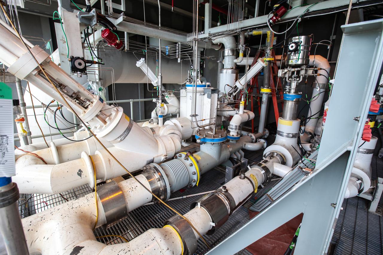The control panel that will direct and control the flow of liquid oxygen and liquid oxygen, referred to as a skid, is photographed at Launch Pad 39B on Nov. 8, 2019, at NASA’s Kennedy Space Center in Florida. The agency’s Exploration Ground Systems oversaw testing of the pad’s cryogenic systems – the infrastructure that will send the liquid hydrogen and liquid oxygen from the storage tanks to the Space Launch System (SLS) rocket – in preparation for the launch of SLS with the Orion spacecraft atop for the uncrewed Artemis I mission. Each of the liquid oxygen and liquid hydrogen tanks can hold more than 800,000 gallons of propellant. The liquid oxygen will require the use of pumps to push it from the tank to the rocket, while the lighter liquid hydrogen will make its way up to the pad using gaseous hydrogen to pressurize the sphere. 