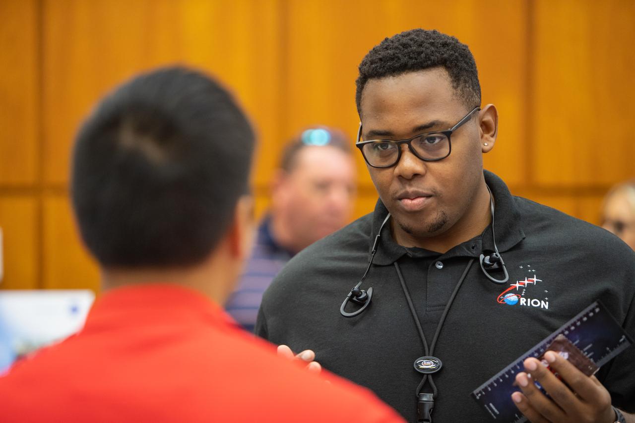 A Kennedy Space Center employee demonstrates a new technology during an innovation showcase on Nov. 19, 2019, in the Florida spaceport’s Neil Armstrong Operations and Checkout Building’s Mission Briefing Room. Nearly 50 exhibitors gathered to participate in the center’s Innovation Days – one of several events throughout the year aimed at fostering and encouraging an innovative culture at Kennedy. Showcase participants included individuals from multiple directorates, programs and organizations throughout Kennedy. In addition to the showcase, employees had the opportunity to attend an overview presentation on NASA’s Human Landing System (HLS), hosted by HLS Program Manager Lisa Watson-Morgan. 