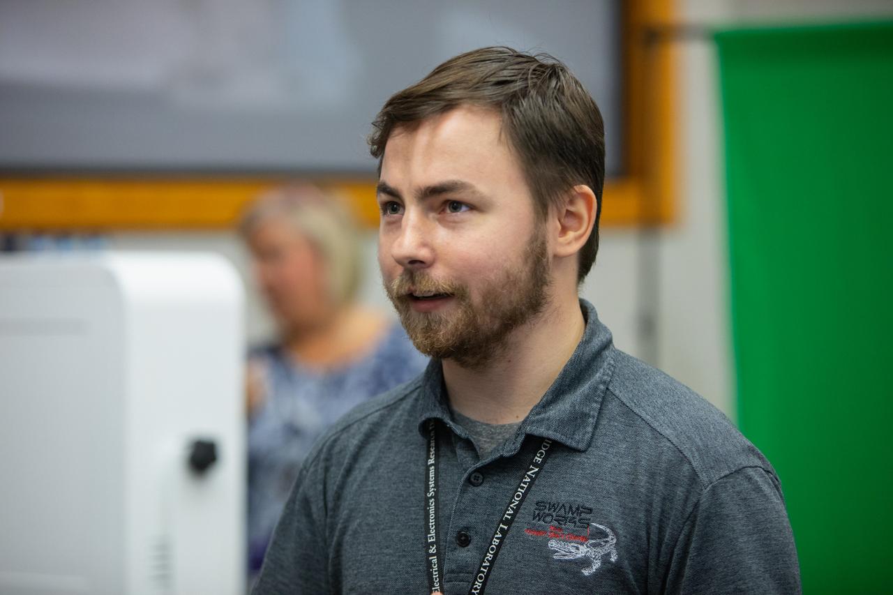 A Kennedy Space Center employee participates in an innovation showcase on Nov. 19, 2019, in the Florida spaceport’s Neil Armstrong Operations and Checkout Building’s Mission Briefing Room. Nearly 50 exhibitors gathered to demonstrate new technologies and innovations during the center’s Innovation Days – one of several events throughout the year aimed at fostering and encouraging an innovative culture at Kennedy. Showcase participants included individuals from multiple directorates, programs and organizations throughout Kennedy. In addition to the showcase, employees had the opportunity to attend an overview presentation on NASA’s Human Landing System (HLS), hosted by HLS Program Manager Lisa Watson-Morgan. 
