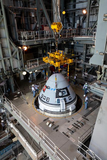 CCP Boeing CST-100 Starliner OFT Rollout - Lift and Mate