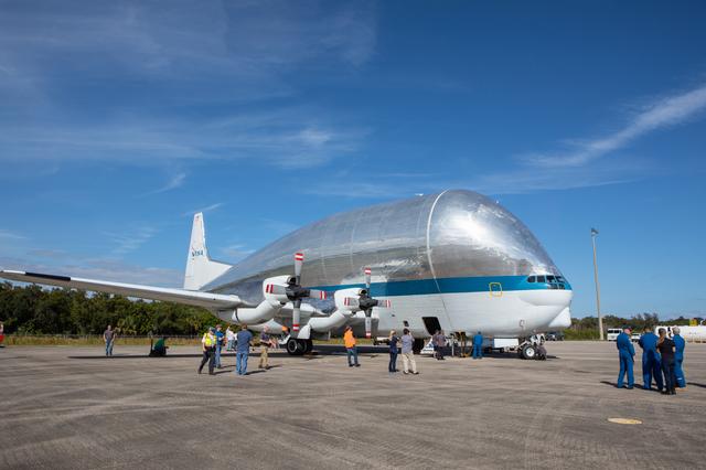 NASA image: Orion CSM Load onto Guppy