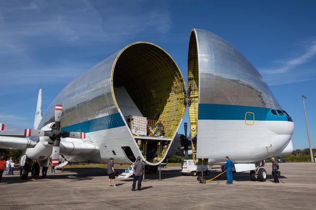 NASA image: Orion CSM Load onto Guppy