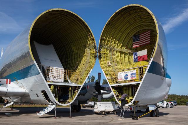 NASA image: Orion CSM Load onto Guppy