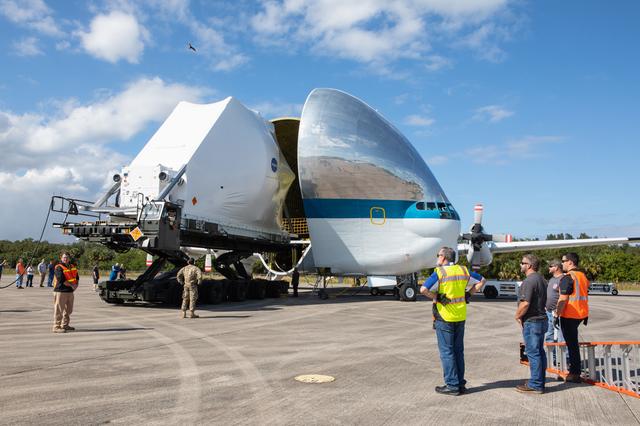 NASA image: Orion CSM Load onto Guppy