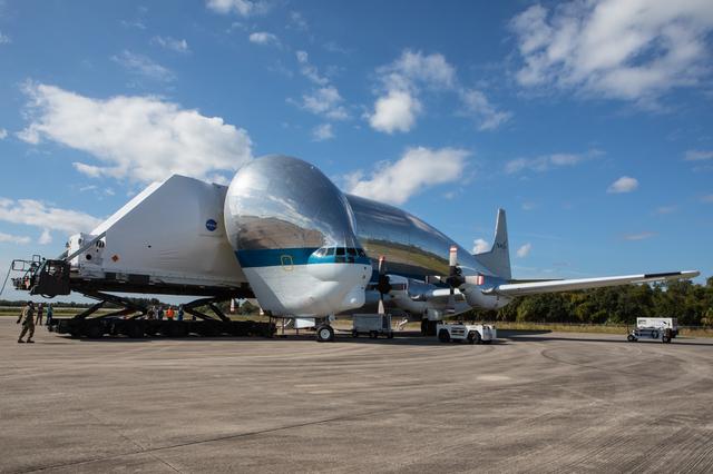 NASA image: Orion CSM Load onto Guppy