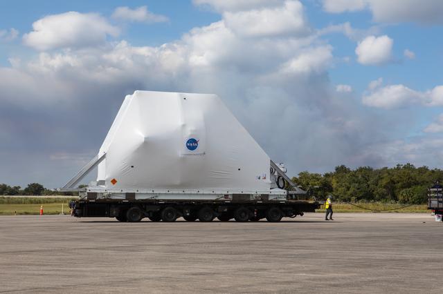 NASA image: Orion CSM Load onto Guppy