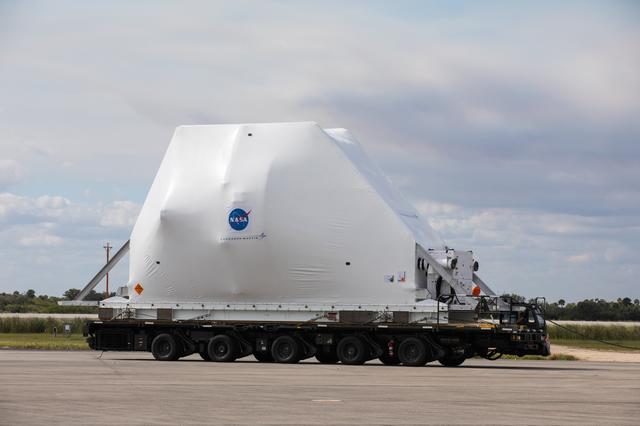 NASA image: Orion CSM Load onto Guppy