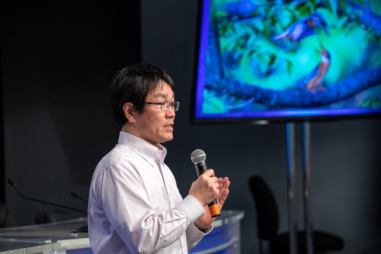 A What’s On Board Briefing for SpaceX’s 19th Commercial Resupply Services (CRS-19) mission for NASA to the International Space Station took place on Dec. 3, 2019, at the agency’s Kennedy Space Center in Florida. Akira Iwasaki, professor at the University of Tokyo and principal investigator for the Hyperspectral Imager Suite (HISUI) developed by the Japanese government, discusses the next-generation, hyperspectral Earth imaging system. The SpaceX Falcon 9 rocket and Dragon cargo module are scheduled to launch on Dec. 4, 2019, from Space Launch Complex 40 on Cape Canaveral Air Force Station in Florida