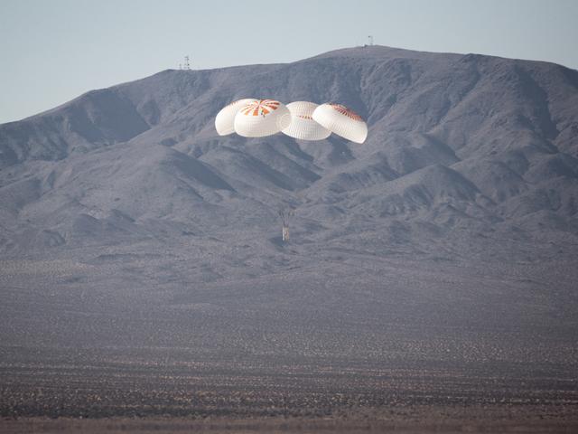 NASA image: SpaceX Crew  Dragon Mark 3 Parachute Testing