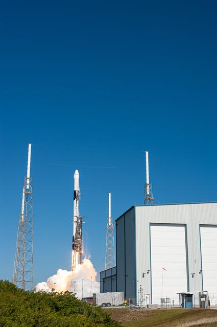 NASA image: SpaceX CRS-19 Liftoff