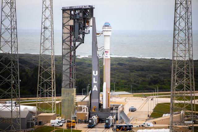 NASA image: OFT Starliner/Atlas V Roll to Pad