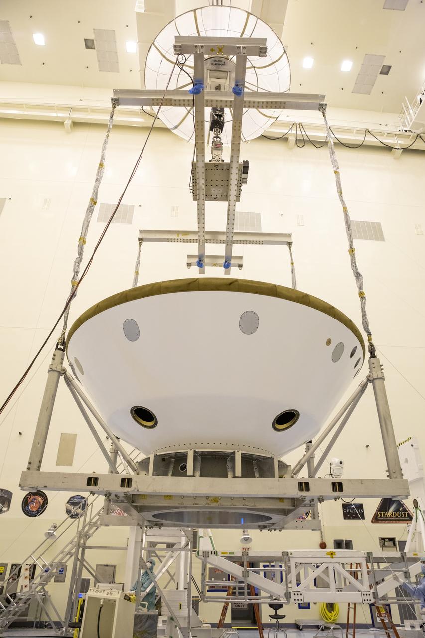 Mars 2020 Lift Activities in Payload Hazardous Serviceing Facility (PHSF)