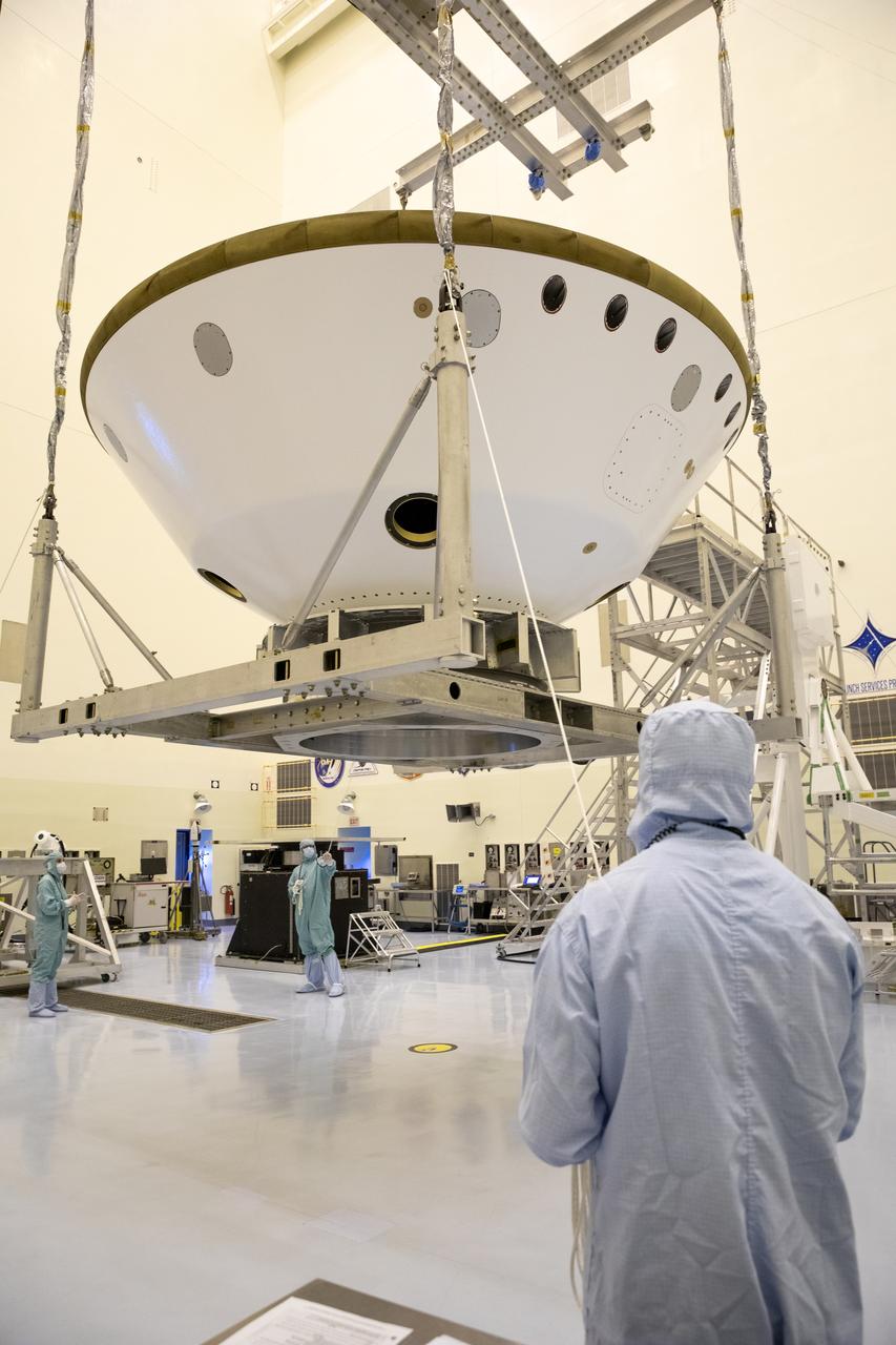 Mars 2020 Lift Activities in Payload Hazardous Serviceing Facility (PHSF)