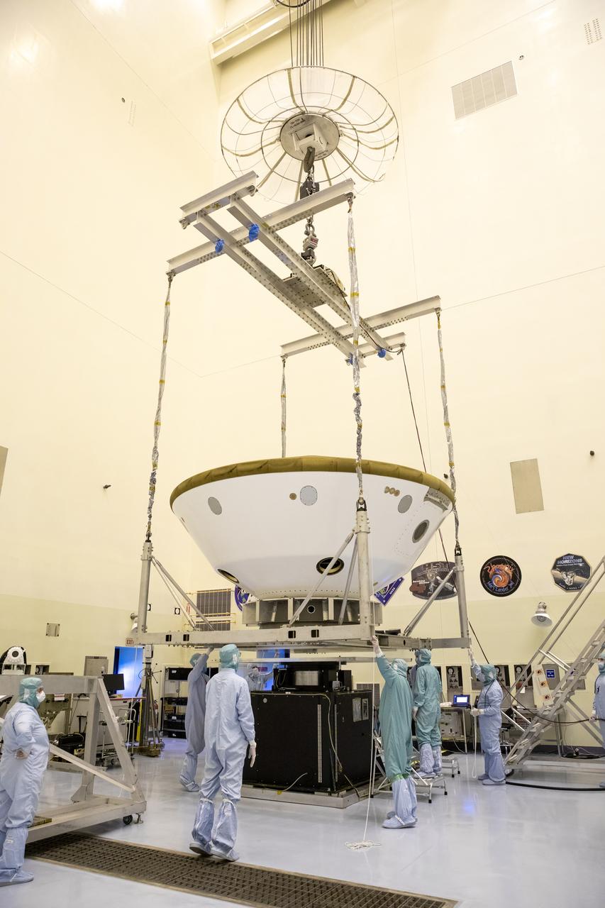 Mars 2020 Lift Activities in Payload Hazardous Serviceing Facility (PHSF)