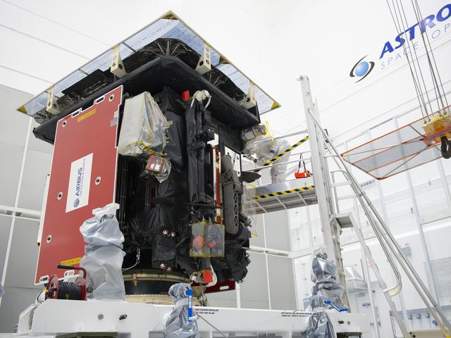NASA image: Solar Orbiter GTV Mate Integration