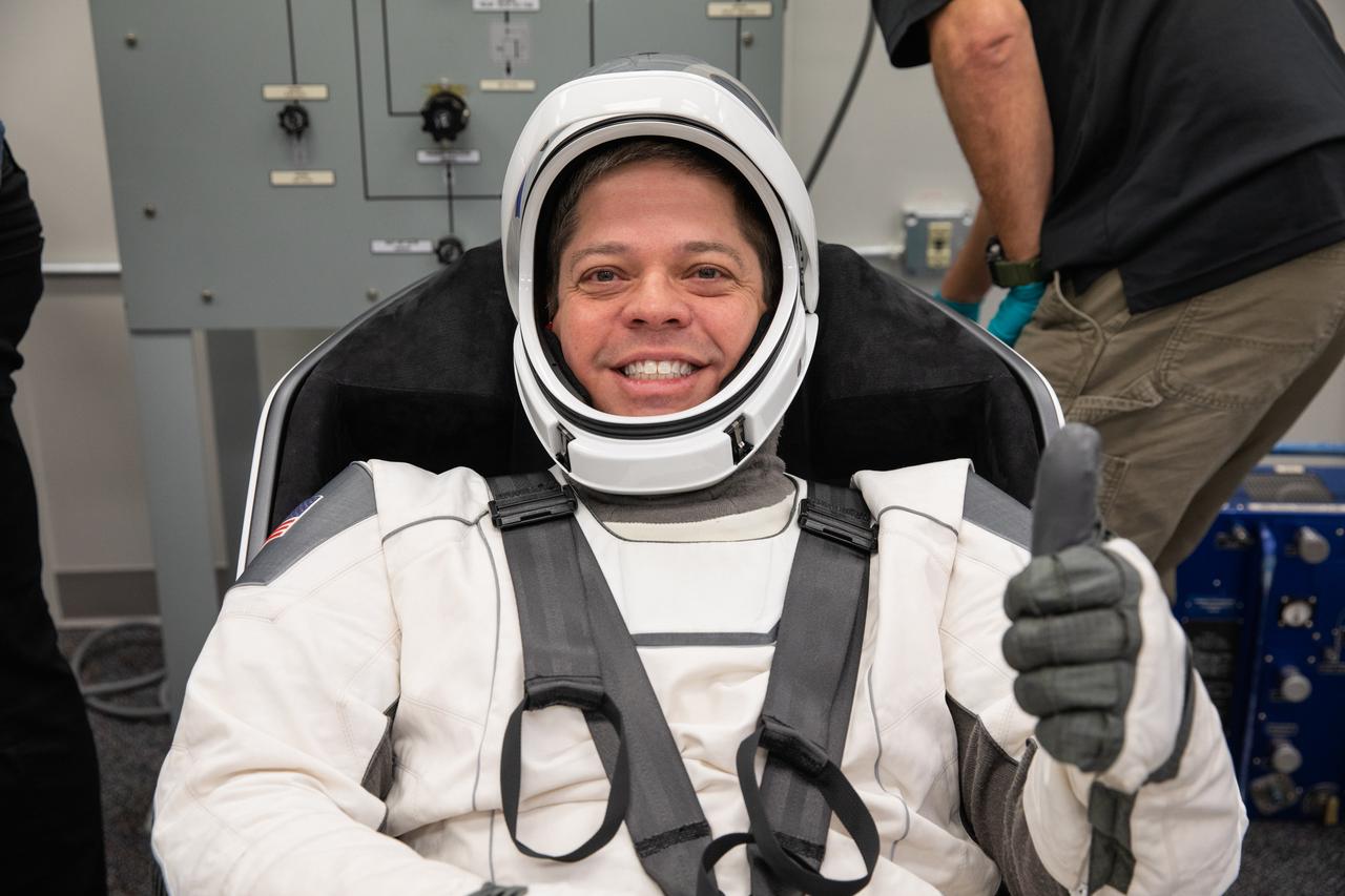 NASA astronaut Bob Behnken gives a thumbs-up as he dons a SpaceX spacesuit in the Astronaut Crew Quarters at Kennedy Space Center in Florida on Jan. 17, 2020, during a dress rehearsal ahead of the company’s uncrewed In-Flight Abort Test. A SpaceX Falcon 9 rocket and Crew Dragon spacecraft will lift off from Launch Complex 39A on the flight test, which will demonstrate the spacecraft’s escape capabilities in preparation for crewed flights to the International Space Station as part of the agency’s Commercial Crew Program. Behnken and NASA astronaut Doug Hurley are slated to fly on the company’s first crewed mission, Demo-2.
