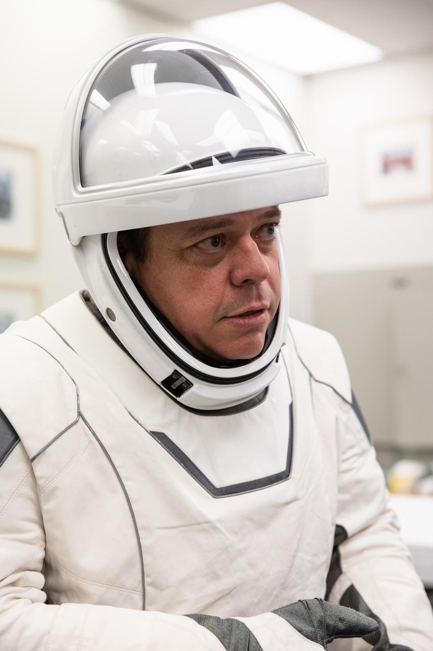 NASA astronaut Bob Behnken wears a SpaceX spacesuit in the Astronaut Crew Quarters at Kennedy Space Center in Florida on Jan. 17, 2020, during a dress rehearsal ahead of the company’s uncrewed In-Flight Abort Test. A SpaceX Falcon 9 rocket and Crew Dragon spacecraft will lift off from Launch Complex 39A on the flight test, which will demonstrate the spacecraft’s escape capabilities in preparation for crewed flights to the International Space Station as part of the agency’s Commercial Crew Program. Behnken and NASA astronaut Doug Hurley are slated to fly on the company’s first crewed mission, Demo-2.