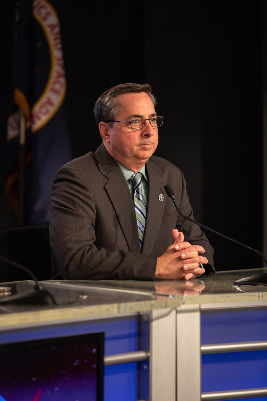 Mike McAleenan, launch weather officer with the U.S. Air Force 45th Weather Squadron, participates in a briefing at NASA’s Kennedy Space Center in Florida on Jan. 17, 2020, prior to launch of SpaceX’s uncrewed In-Flight Abort Test. A SpaceX Falcon 9 rocket topped by the company’s Crew Dragon spacecraft will lift off from Kennedy’s Launch Complex 39A, then begin the launch-abort sequence. The spacecraft will demonstrate its escape capabilities in preparation for crewed flights to the International Space Station as part of the agency’s Commercial Crew Program.