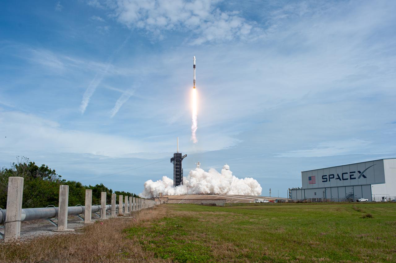 A SpaceX Falcon 9 rocket lifts off from Launch Complex 39A at NASA’s Kennedy Space Center in Florida at 10:30 a.m. EST on Jan. 19, 2020, carrying the Crew Dragon spacecraft on the company’s uncrewed In-Flight Abort Test. The flight test demonstrated the spacecraft’s escape capabilities in preparation for crewed flights to the International Space Station as part of the agency’s Commercial Crew Program.