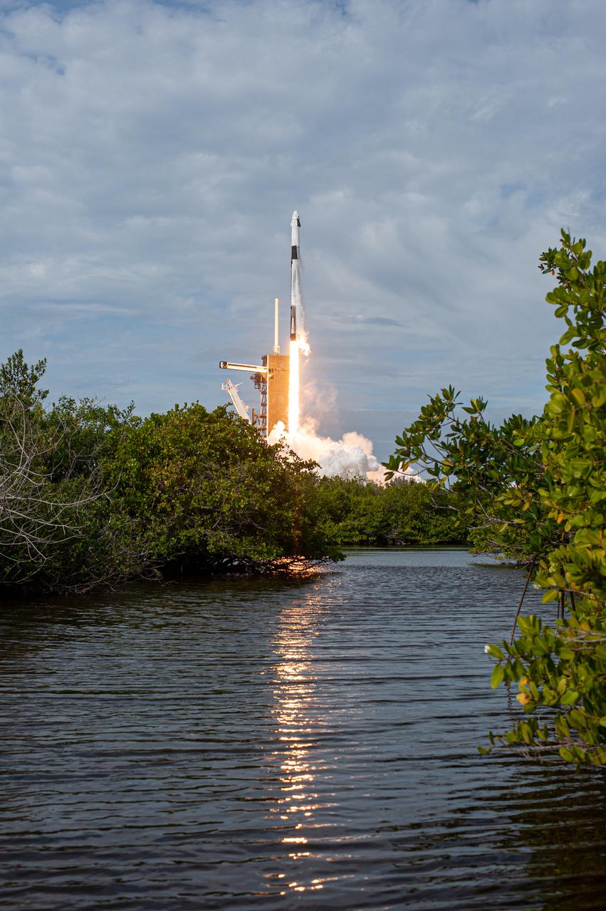A SpaceX Falcon 9 rocket lifts off from Launch Complex 39A at NASA’s Kennedy Space Center in Florida at 10:30 a.m. EST on Jan. 19, 2020, carrying the Crew Dragon spacecraft on the company’s uncrewed In-Flight Abort Test. The flight test demonstrated the spacecraft’s escape capabilities in preparation for crewed flights to the International Space Station as part of the agency’s Commercial Crew Program. 